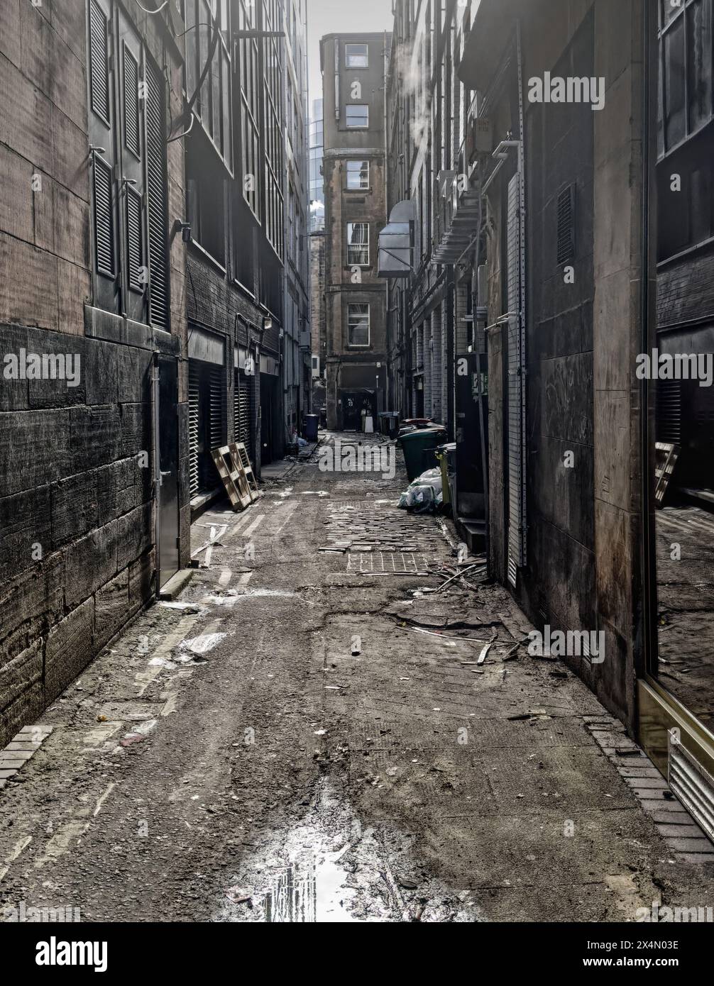 Back street alley in Glasgow city centre Stock Photo - Alamy