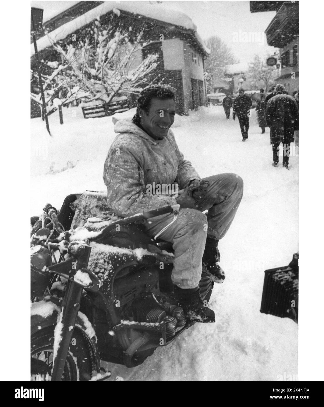 CLINT EASTWOOD on location in Austria for WHERE EAGLES DARE 1968 Director BRIAN G. HUTTON Story and screenplay ALISTAIR MacLEAN Music RON GOODWIN Gershwin-Kastner Productions / Winkast Film Productions / Metro Goldwyn Mayer Stock Photo