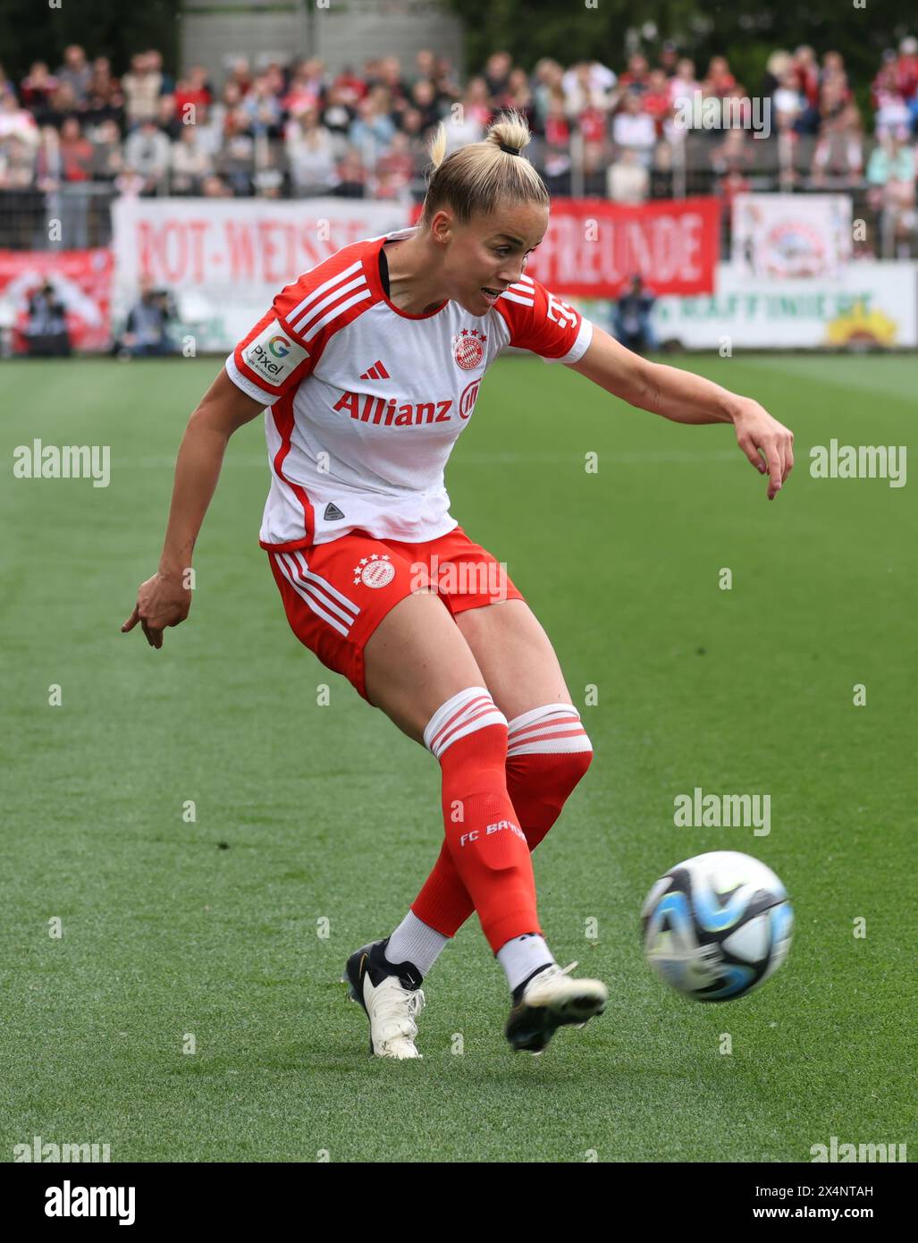 Giulia Gwinn (Munich), Leverkusen, Germany. 04th May, 2024. Women's Bundesliga, Matchday 18, Bayer 04 Leverkusen - FC Bayern Munich. Credit: Juergen Schwarz/Alamy Live News Stock Photo