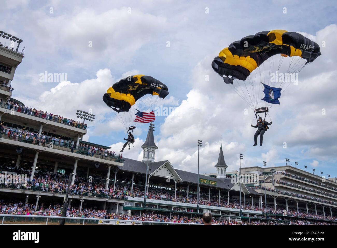 Louisville, United States. 04th May, 2024. The U.S Army Golden Knights parachute team lands at the finish line prior to the 150th Kentucky Derby at Churchill Downs in Louisville, Kentucky on Saturday, May 4, 2024. Photo by Pat Benic/UPI Credit: UPI/Alamy Live News Stock Photo