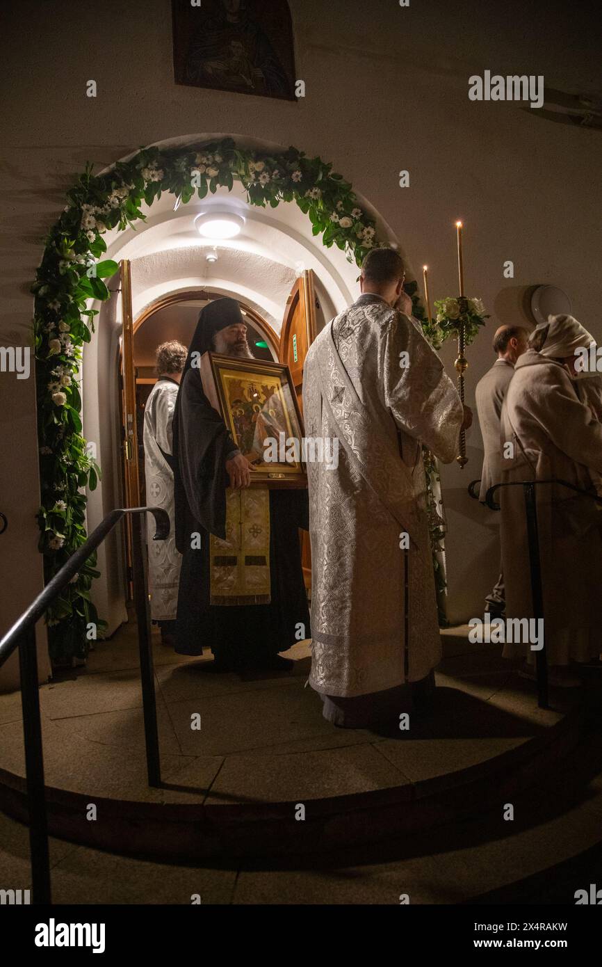 London, UK. 5th May 2024. Worshippers have come together for a midnight service at the Russian Orthodox Cathedral of the Nativity of the Most Holy Mother of God and the Holy Royal Martyrs in West London to celebrate the rising of Christ. Credit: Kiki Streitberger/Alamy Live News Stock Photo