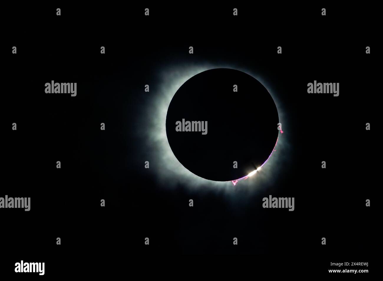 Baily's Beads effect during the total solar eclipse of 2024 from Texas, USA Stock Photo