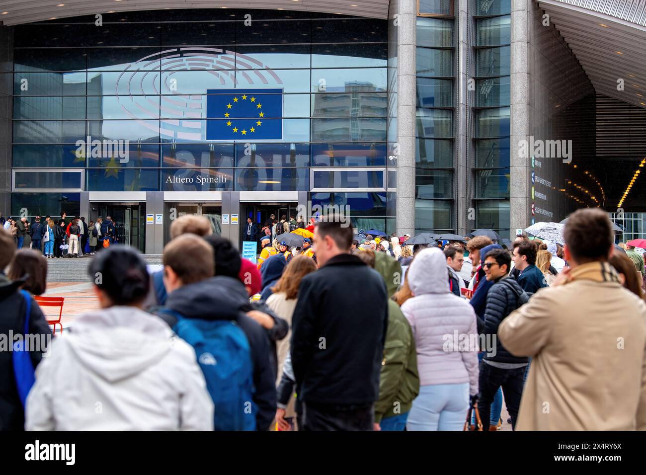 The public waits well into the afternoon for their chance to walk the halls of the EU parliament building during an open day to celebrate the birthday of the European Parliament in Brussels. Celebrating the European Parliament's birthday in Brussels, visitors gained special access to the Parliament chambers and the iconic building itself. The open day featured informative stands on the upcoming European Parliament elections, fostering political engagement and dialogue. Against the backdrop of European democracy, attendees immersed themselves in the legislative process, symbolizing transparenc Stock Photo