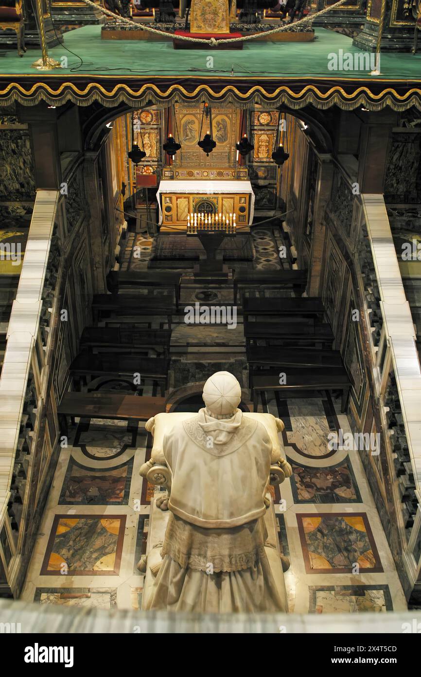Statue of Pope Pius IX Papal Basilica of Santa Maria Maggiore in Rome, Italy Stock Photo