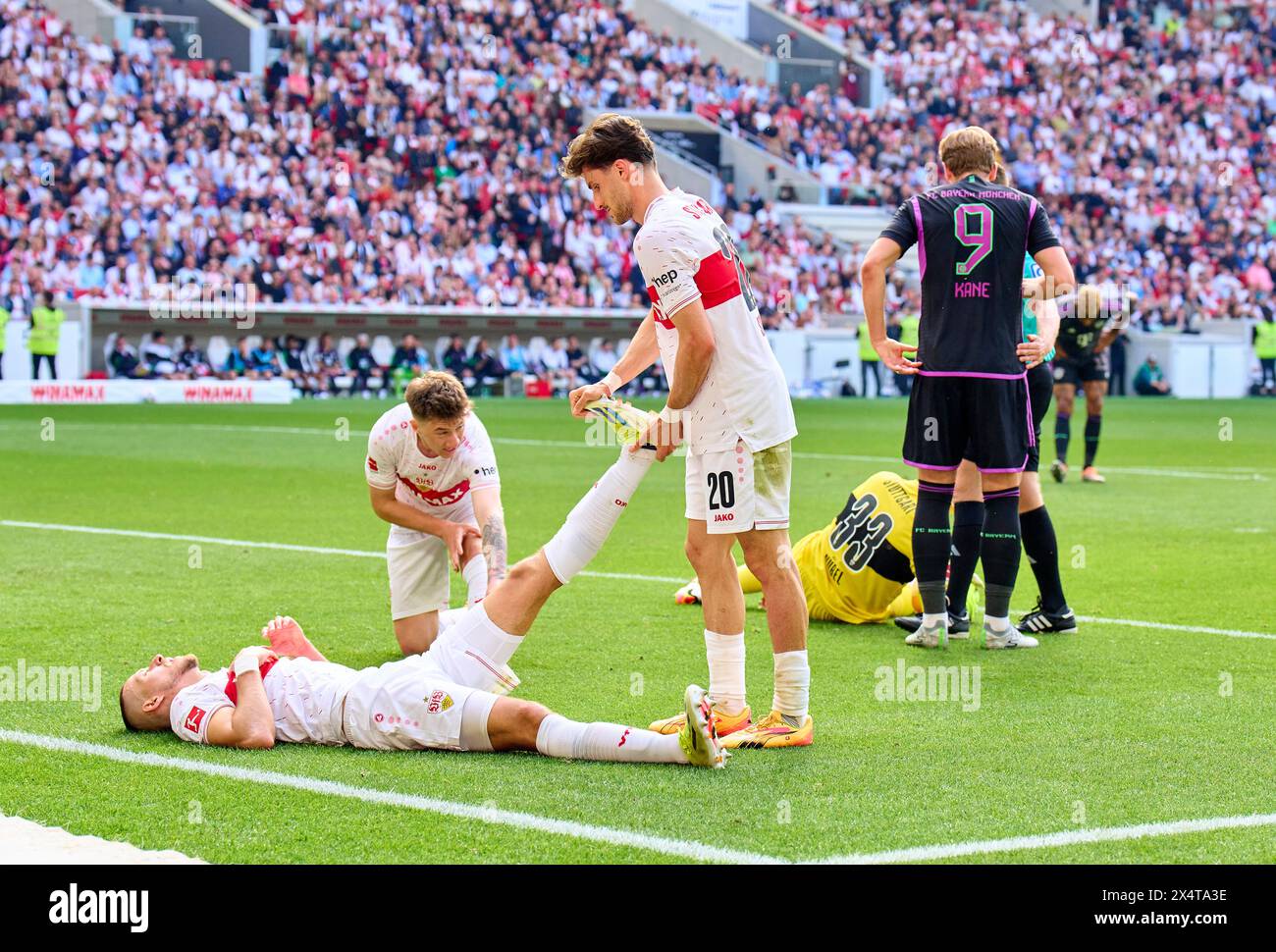 Stuttgart, Germany. 04th May, 2024. Harry Kane, FCB 9 compete for the ball, tackling, duel, header, zweikampf, action, fight against Alexander Nuebel, Nuebel, VFB 33 Waldemar ANTON, VFB 2, Angelo Stiller, VFB 6 Leonidas Stergiou VFB 20 Wooyeong Jeong, VFB10 in the match VFB STUTTGART - FC BAYERN MUENCHEN 3-1 on May 4, 2024 in Stuttgart, Germany. Season 2023/2024, 1.Bundesliga, matchday 32, 32.Spieltag, Muenchen, Munich Photographer: ddp images/star-images - DFL REGULATIONS PROHIBIT ANY USE OF PHOTOGRAPHS as IMAGE SEQUENCES and/or QUASI-VIDEO - Credit: ddp media GmbH/Alamy Live News Stock Photo