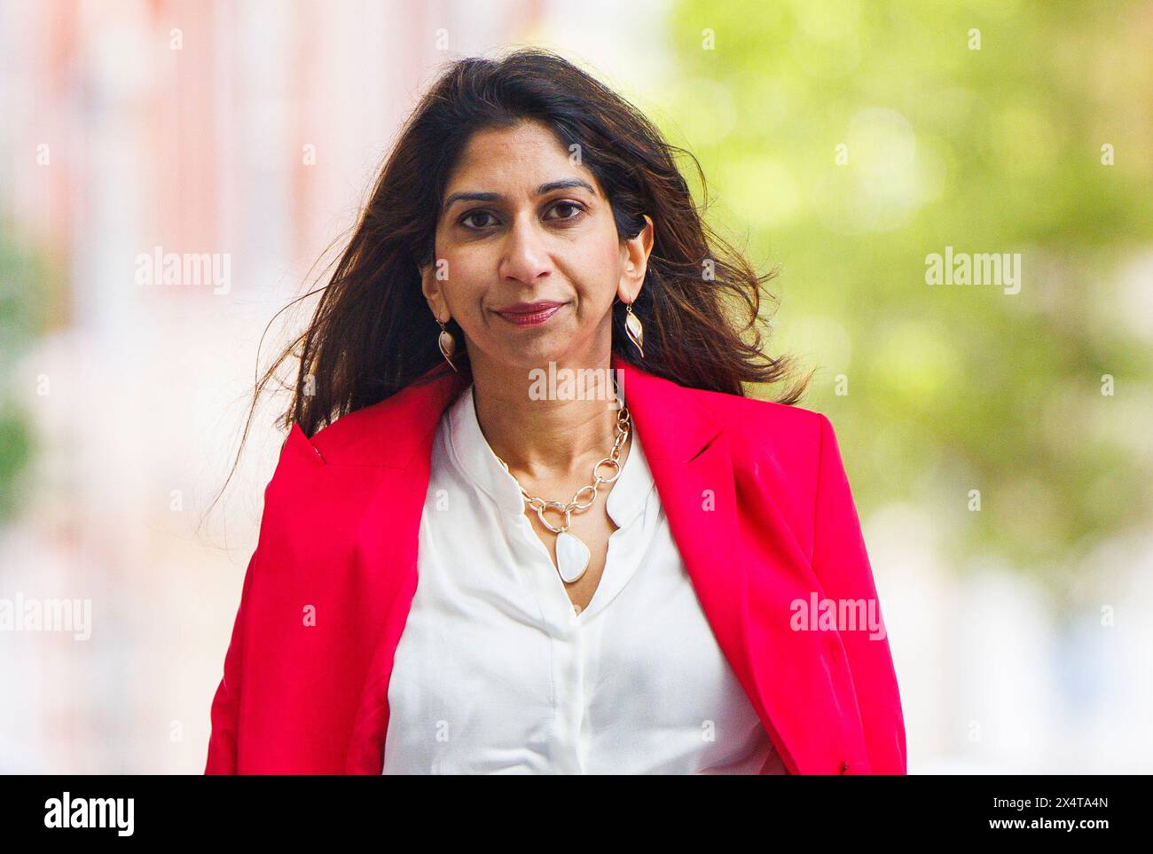 London, UK. 5th May, 2024. Former Home Secretary, Suella Braverman, arrives to appear on Sunday with Laura Kuenssberg. She recently said The Tories must change course, or be wiped out. She laid the blame for poor local election results squarely at Mr Sunak's feet. But she said the Conjservatives shopuld not change leader. Credit: Mark Thomas/Alamy Live News Stock Photo