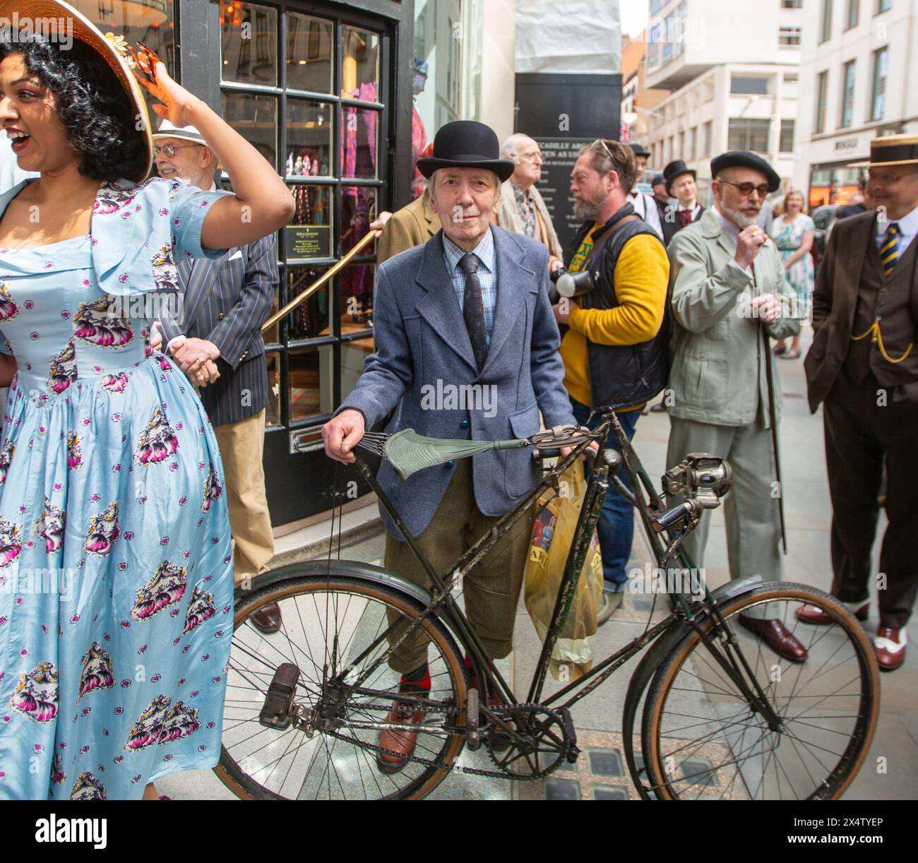 London, England, UK. 5th May, 2024. Dandies and dandizettes are seen around statue of Beau Brummell during The Fourth Grand Flaneur Walk in central London. (Credit Image: © Tayfun Salci/ZUMA Press Wire) EDITORIAL USAGE ONLY! Not for Commercial USAGE! Stock Photo