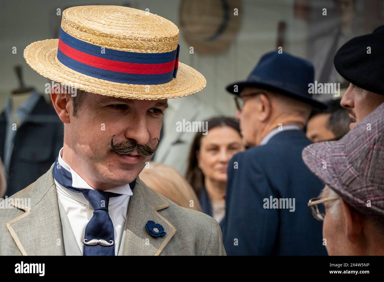 London, UK.  5 May 2024.  Elegantly dressed people take part in the fourth Grand Flâneur walk. Starting at the Beau Brummell statue on Jermyn Street, the walk coincides with the 25th anniversary of The Chap magazine and is defined as a walk without purpose, celebrating the art of the flâneur, oblivious to going anywhere specific, and an antidote to the demands of modern life and the digital smartphone.  Credit: Stephen Chung / Alamy Live News Stock Photo