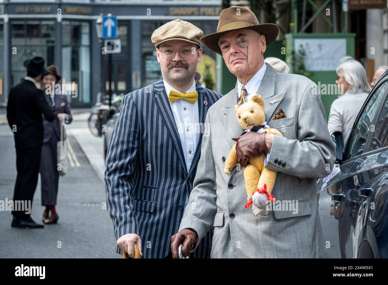 London, UK.  5 May 2024.  Elegantly dressed people take part in the fourth Grand Flâneur walk. Starting at the Beau Brummell statue on Jermyn Street, the walk coincides with the 25th anniversary of The Chap magazine and is defined as a walk without purpose, celebrating the art of the flâneur, oblivious to going anywhere specific, and an antidote to the demands of modern life and the digital smartphone.  Credit: Stephen Chung / Alamy Live News Stock Photo