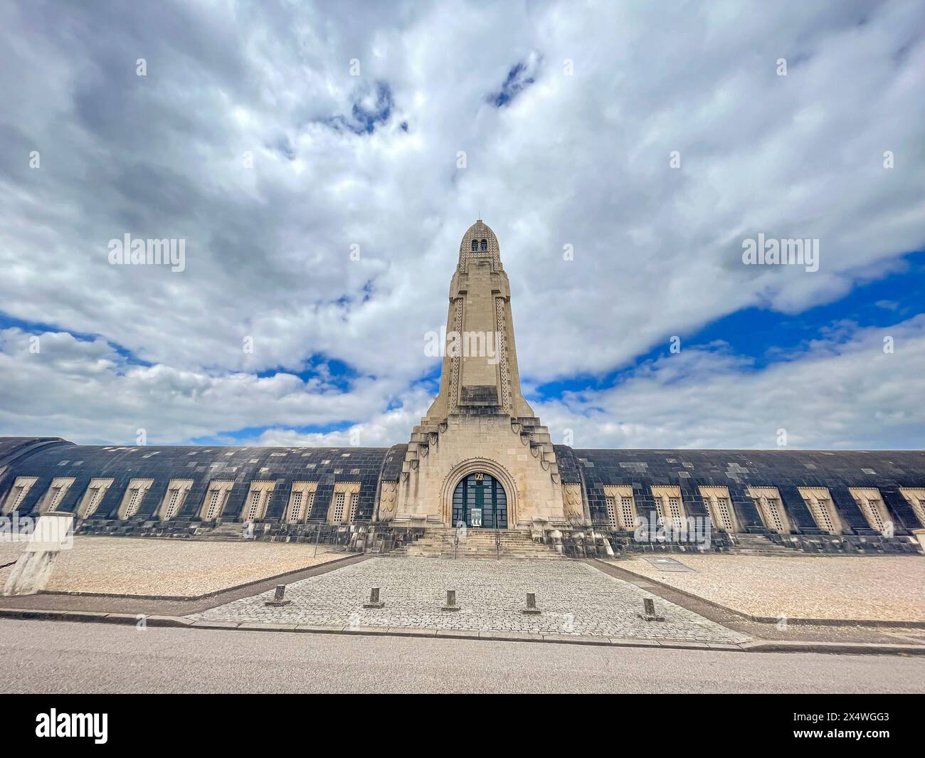 FRANCE - DOUAUMONT, LE LUNDI 22 AVRIL 2024. OSSUAIRE ET CIMETIERE MILITAIRE DE DOUAUMONT. FRANCOIS NAVARRO / FPi Stock Photo