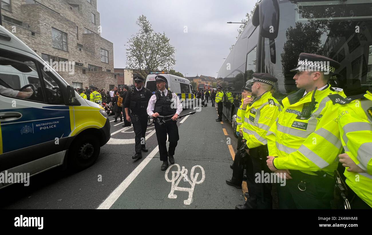 Immigration raid peckham hi-res stock photography and images - Alamy