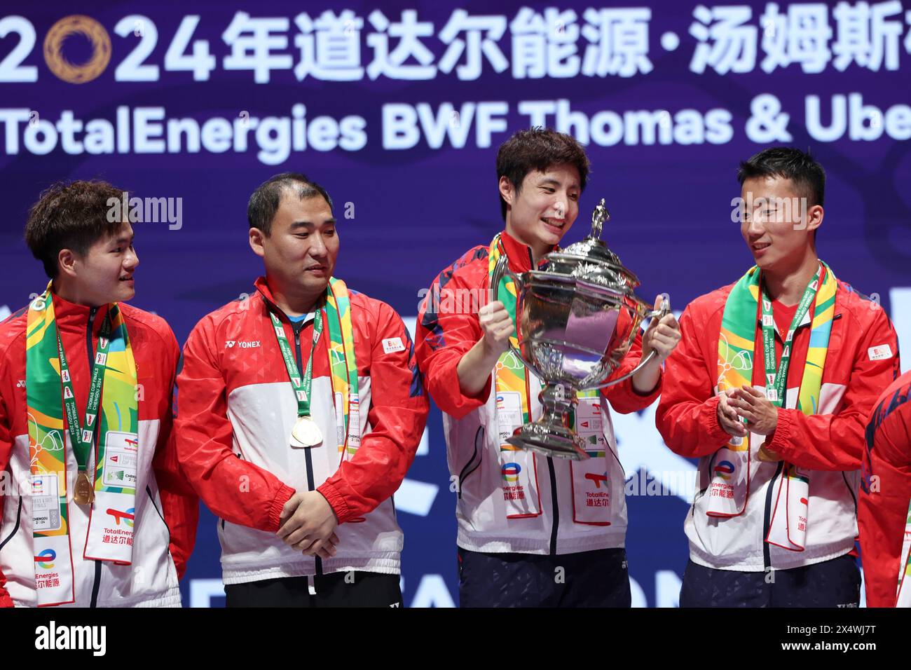 (240505) CHENGDU, May 5, 2024 (Xinhua) Shi Yuqi (2nd R) of China