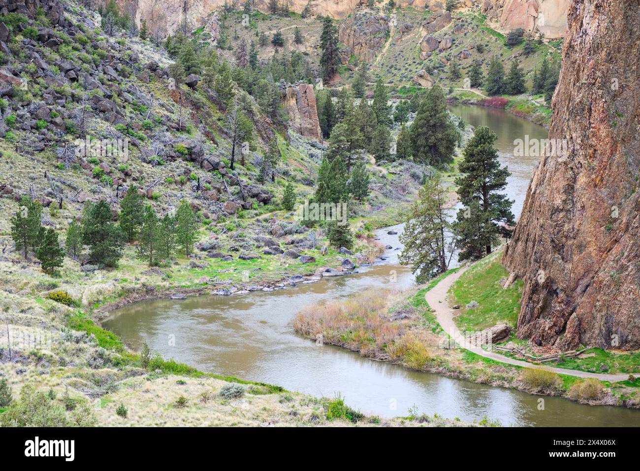 Crooked River winding through Smith Rock State Park in Central Oregon Stock Photo