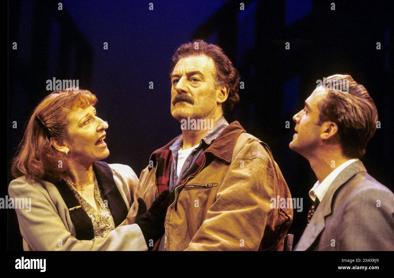 l-r: Charlotte Cornwell (Beatrice), Bernard Hill (Eddie Carbone), ,Joseph Fiennes (Rodolpho) in A VIEW FROM THE BRIDGE by Arthur Miller at the Strand Theatre, London WC2  07/04/1995  design: Shelagh Keegan  director: David Thacker Stock Photo