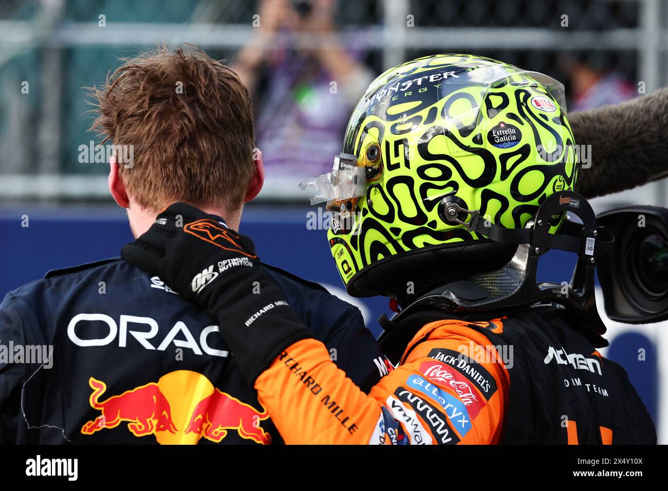 Miami, USA. 05th May, 2024. Race winner Lando Norris (GBR) McLaren celebrates in parc ferme with Max Verstappen (NLD) Red Bull Racing. 05.05.2024. Formula 1 World Championship, Rd 6, Miami Grand Prix, Miami, Florida, USA, Race Day. Photo credit should read: XPB/Alamy Live News. Stock Photo