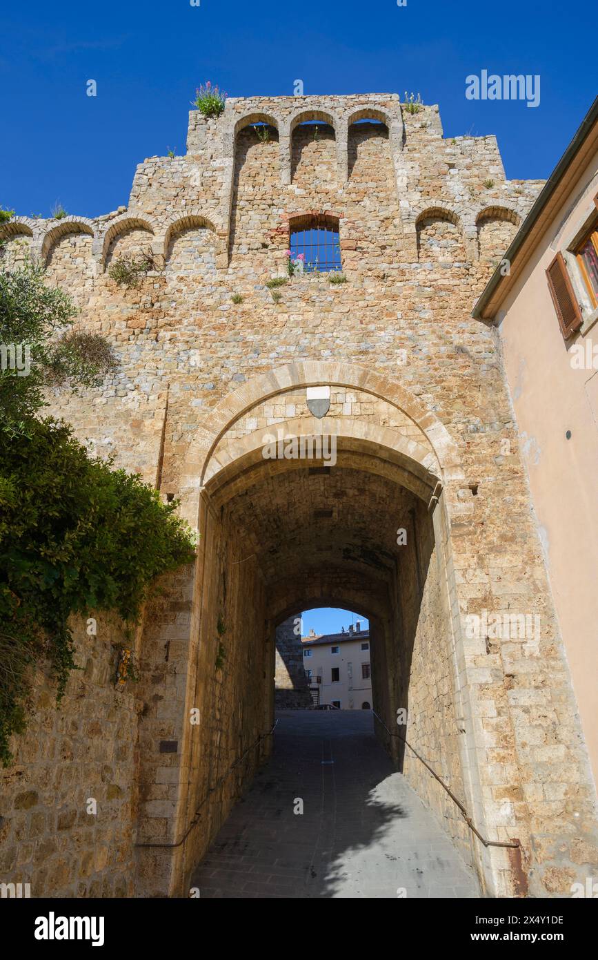 Gate connecting the Old Town with the New Town, Porta alle Silici, Massa Marittima, Tuscany, Italy Stock Photo