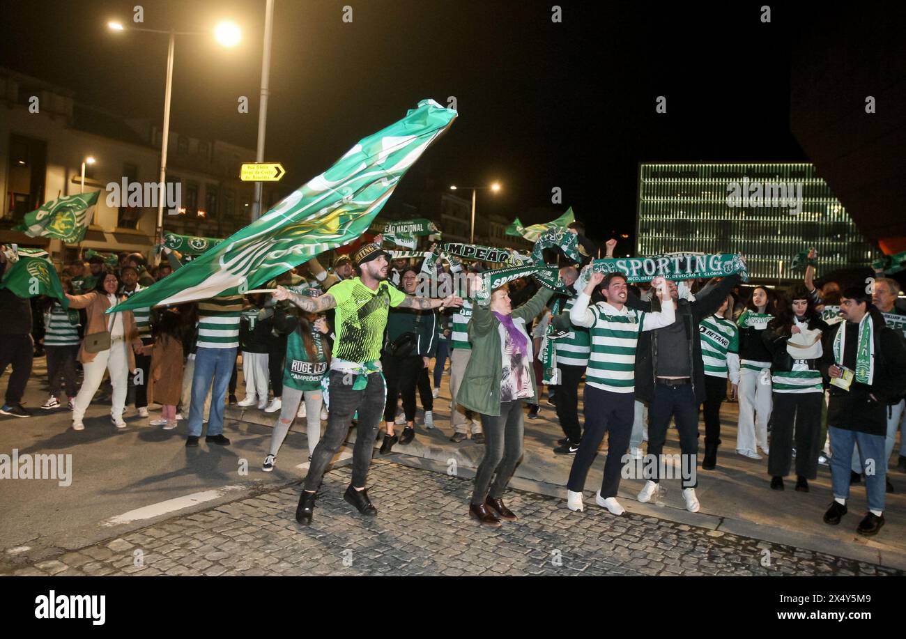 Porto, Portugal. 06th May, 2024. Porto, 05/05/2024 - Adeptos do Sporting festejam o titulo de campeões 23/24, na Rotunda da Boavista em frente à Casa da Música no porto. #13osé Car Carmo/Global Ima Credit: Atlantico Press/Alamy Live News Stock Photo