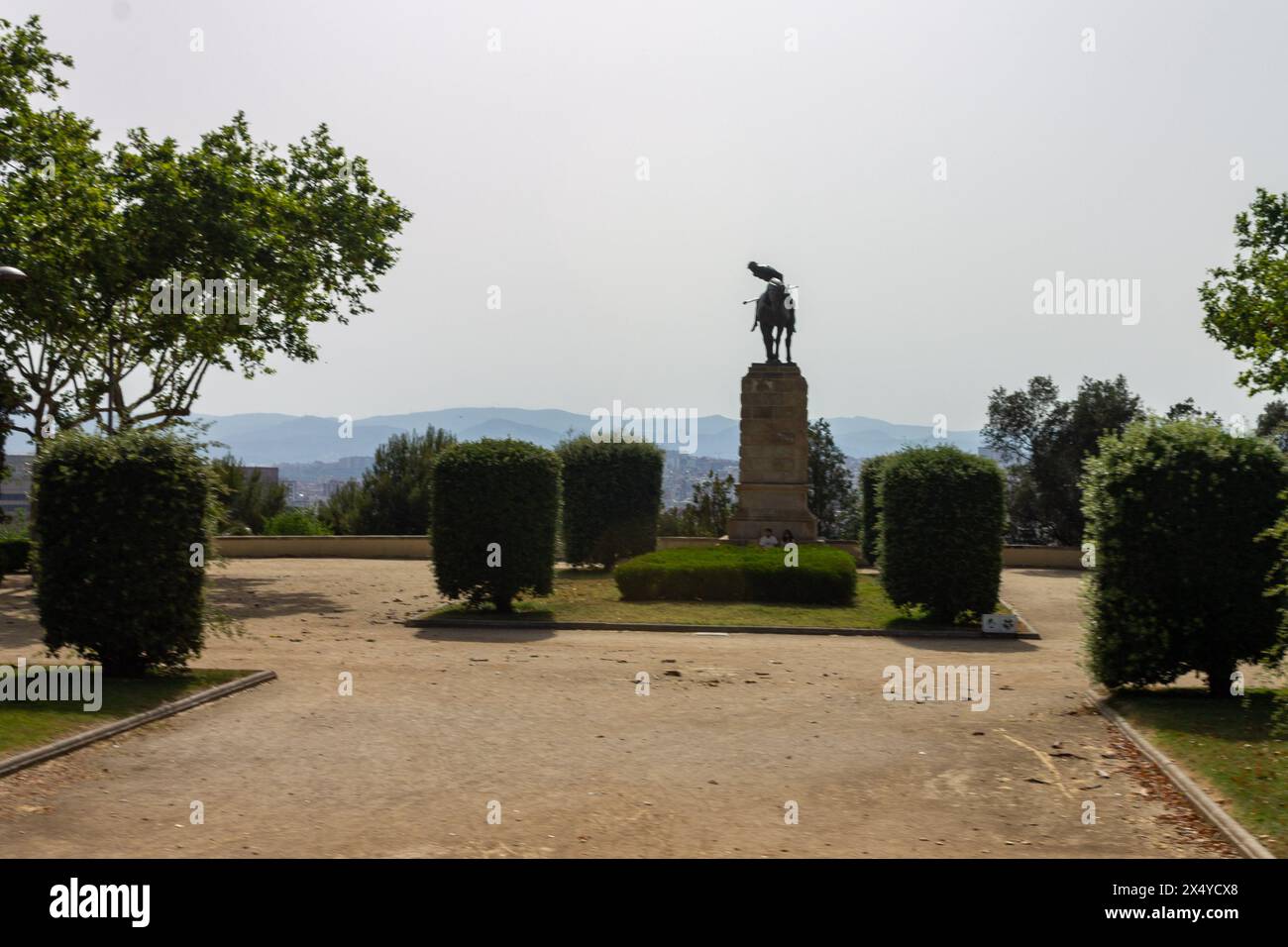 Horse statue barcelona hi-res stock photography and images - Alamy