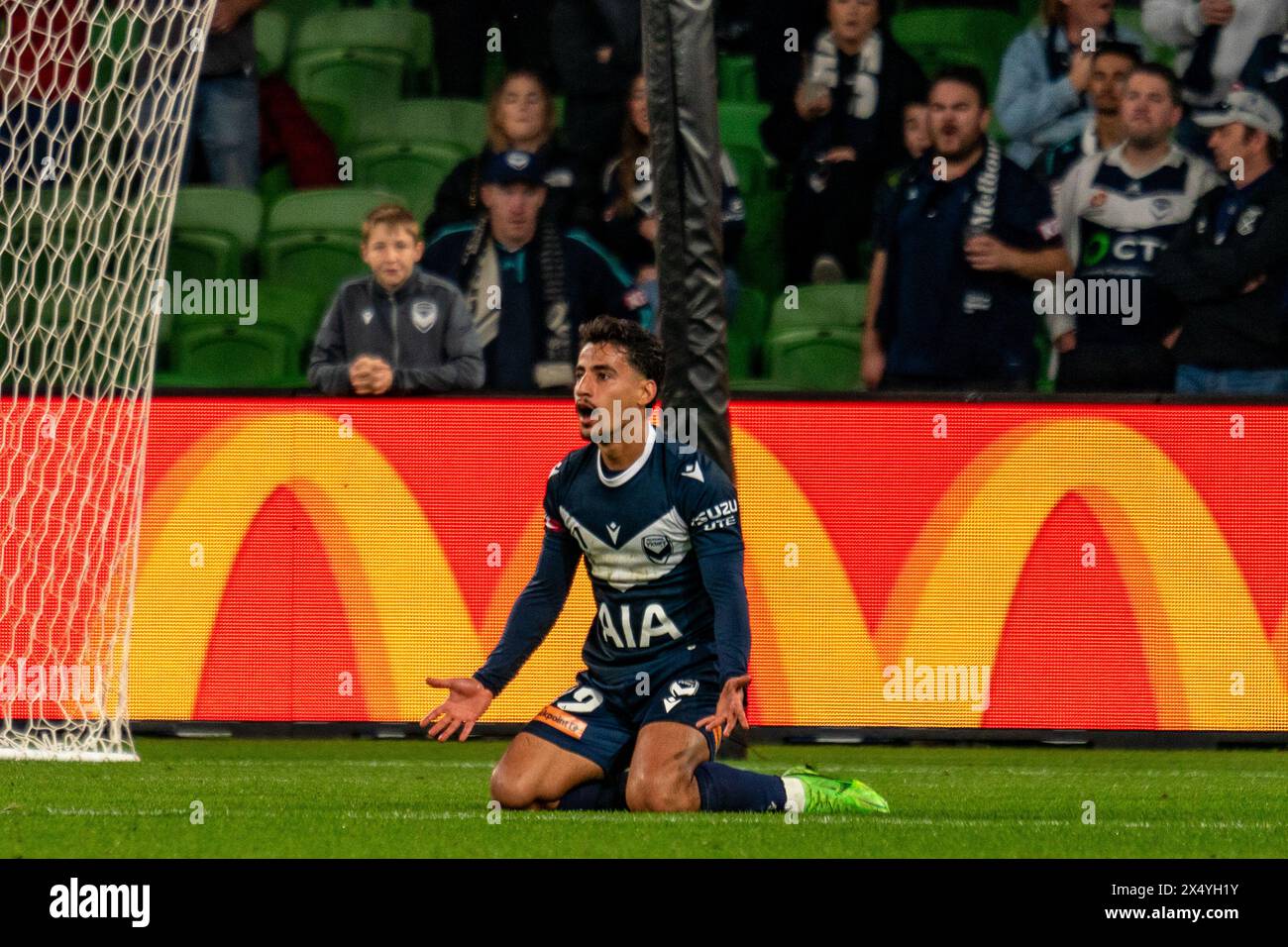 Melbourne, Australia. 5 May, 2024. Melbourne Victory v Melbourne City - 2024 Isuzu UTE A-League Men’s Finals Series - Elimination Final 1 - AAMI Park.  Melbourne Victory Forward Daniel Arzani (#19) appeals to Referee Alex King after being felled whilst on a counter attack during the 2024 A-League Men’s Elimination final 1 between Melbourne Victory FC and Melbourne City FC. Picture Credit: James Forrester/Alamy Live News Stock Photo