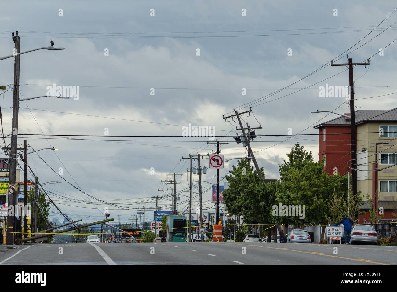 Shoreline, United States. 05th May, 2024. A view of a leaning power ...