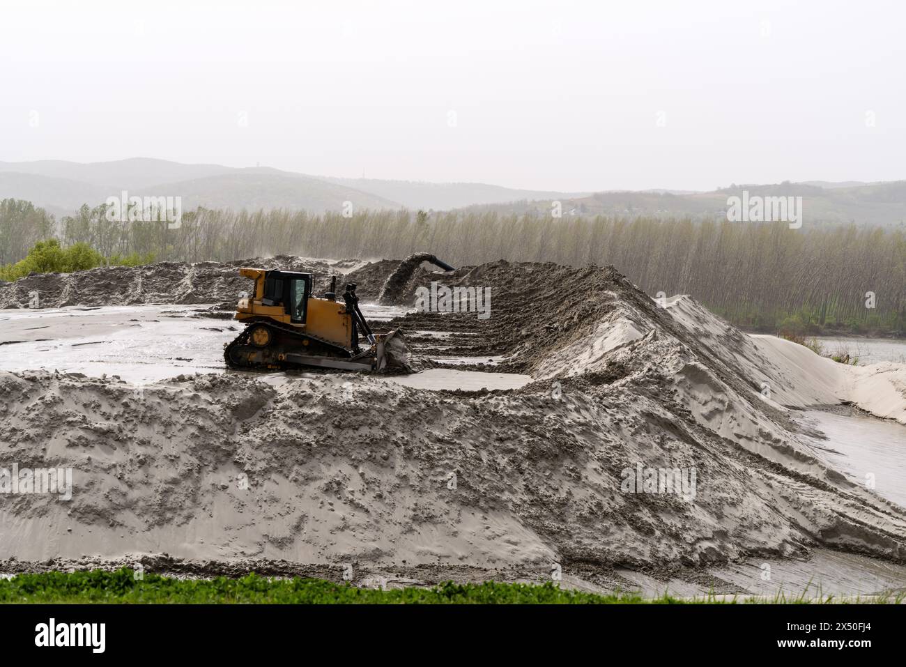 Pile of river sand hi-res stock photography and images - Alamy
