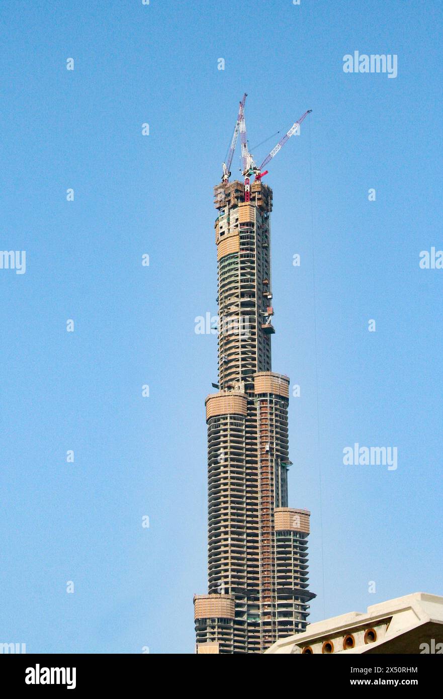 Burj Khalifa Dubai Under Construction Stock Photo Alamy