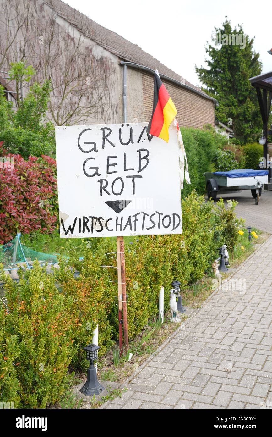 Protestplakat GER, Deutschland, 20240505, Protestplakat in der Uckermark *** Protest poster GER, Germany, 20240505, Protest poster in the Uckermark Stock Photo