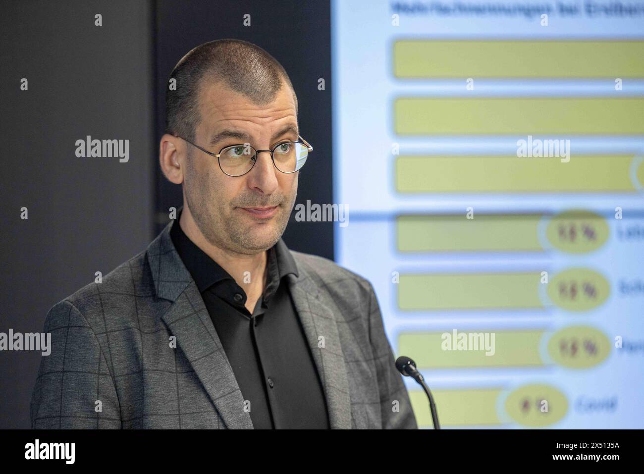 WIEN, OESTERREICH - MAI 6: Geschaeftsfuehrer Clemens Mitterlehner (Schuldnerberatungen GmbH) bei Pressekonferenz - mit dem Sozialminister Praesentation Schuldenreport 2024 bei Austria Presse Agentur am 6. Mai 2024 in Wien, Oesterreich.240506 SEPA 10 035 - 20240506 PD2855 Stock Photo