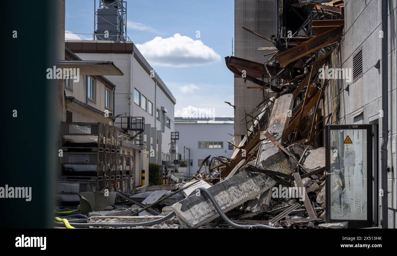 Destroyed Technical Partially destroyed building hi-res stock photography and images - Alamy