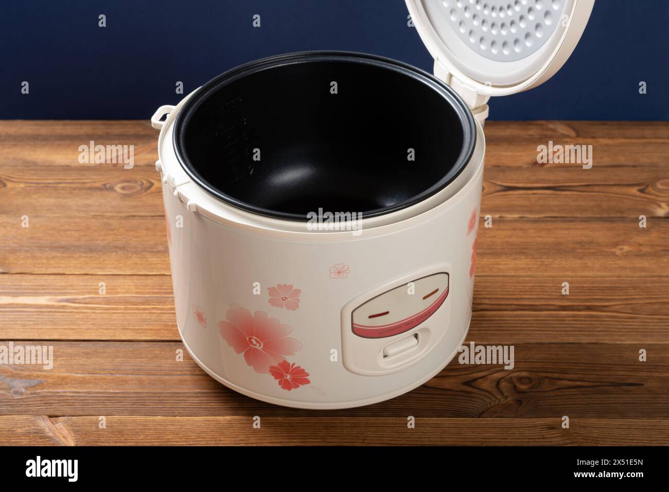 angle view electric rice cooker Stock Photo - Alamy