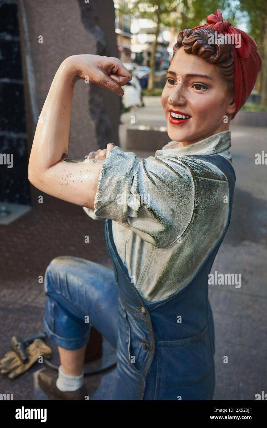 Rosie the riveter monument hi-res stock photography and images - Alamy