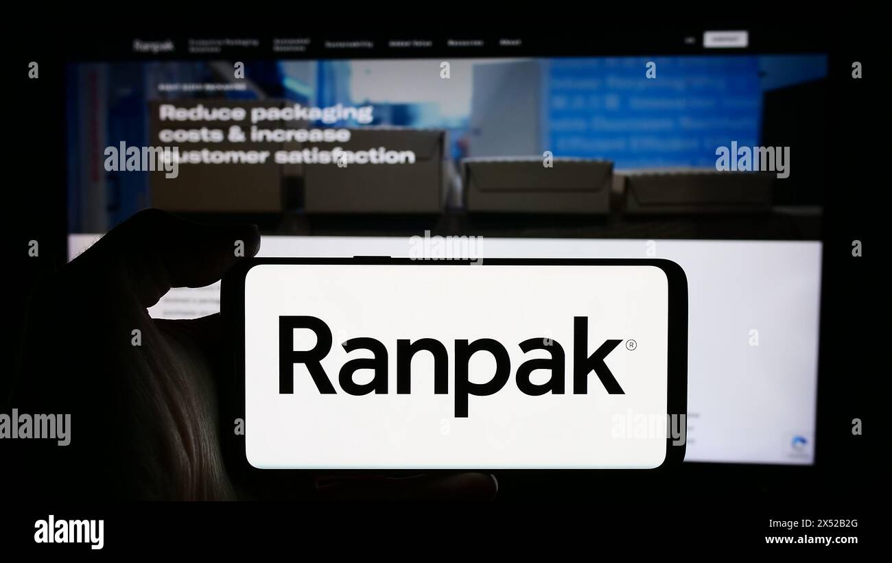 Person holding cellphone with logo of US packaging company Ranpak Holdings Corp. in front of business webpage. Focus on phone display. Stock Photo