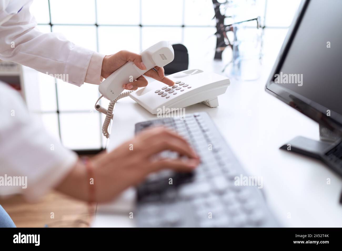 Arab pharmacist at counter hi-res stock photography and images - Alamy