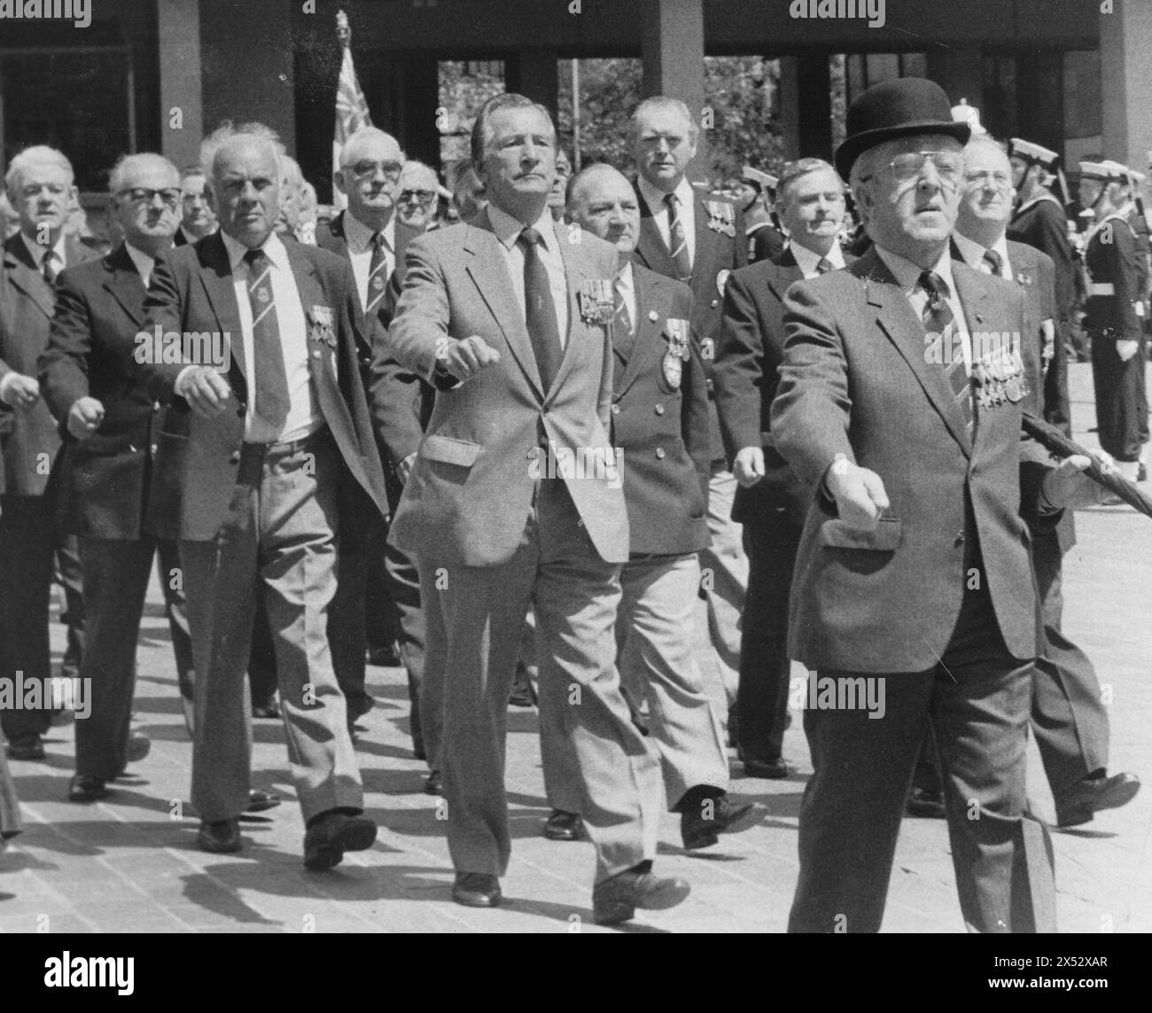 VETERANS MARK THE 4OTH ANNIVERSARY OF THE D.DAY NORMANDY LANDINGS DURING A PARADE IN PORTSMOUTH, 1984 PIC MIKE WALKER 1984 Stock Photo