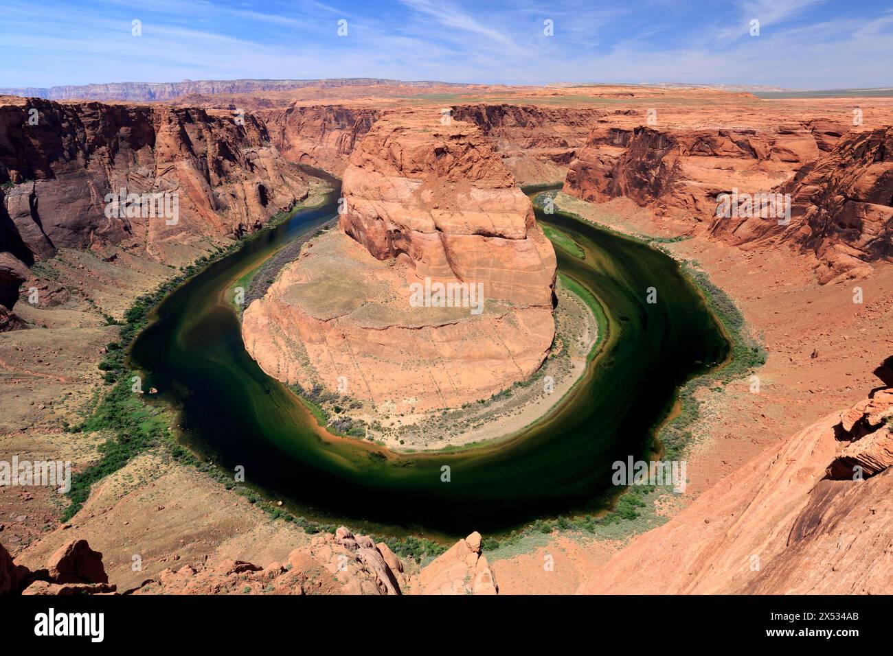 The impressive natural phenomenon of Horseshoe Bend under a clear blue ...