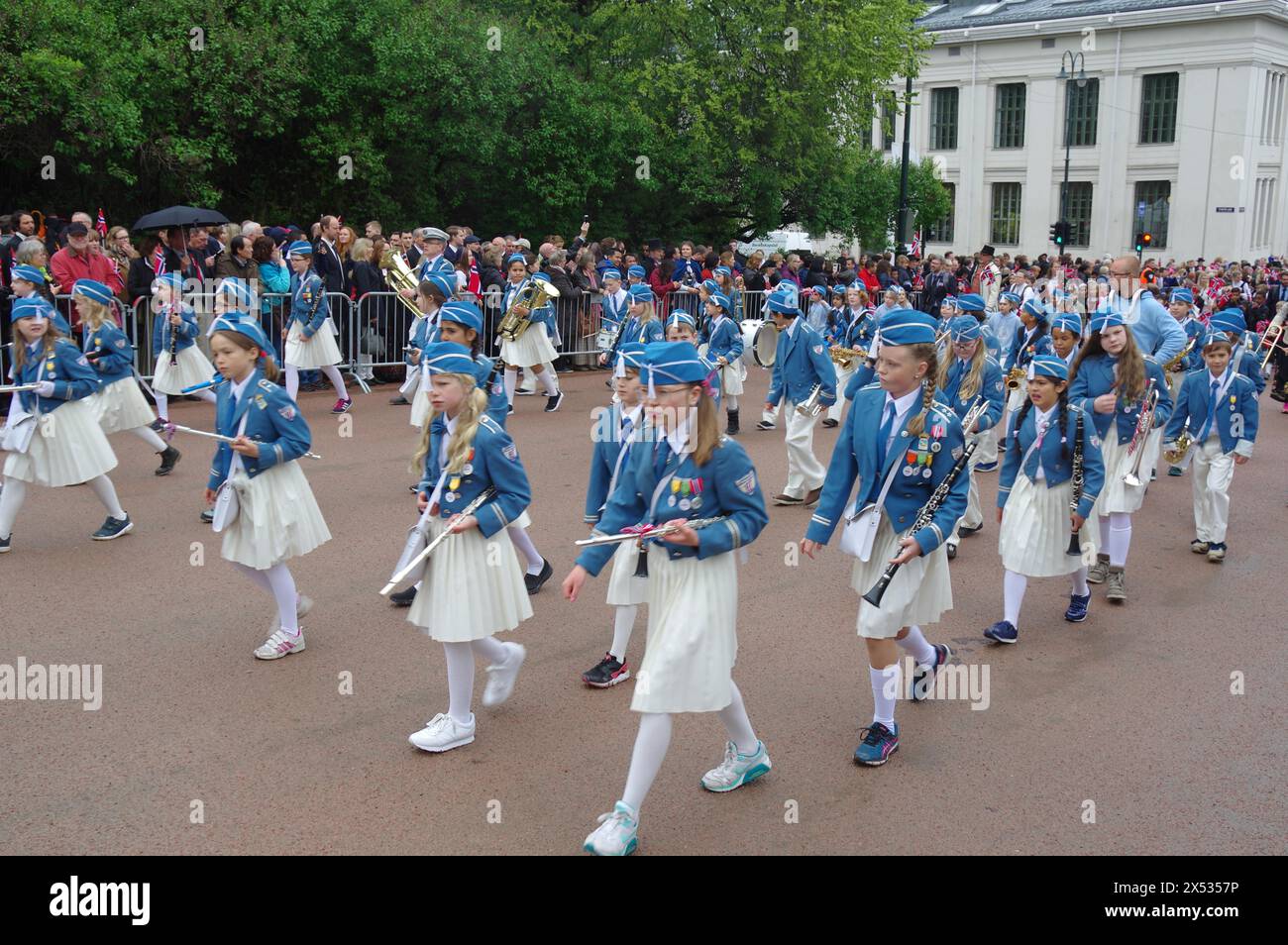 A marching band with young people walks the streets to the castle, folklore, bank holidays 17 May, Norwegian flag, Oslo, Norway Stock Photo