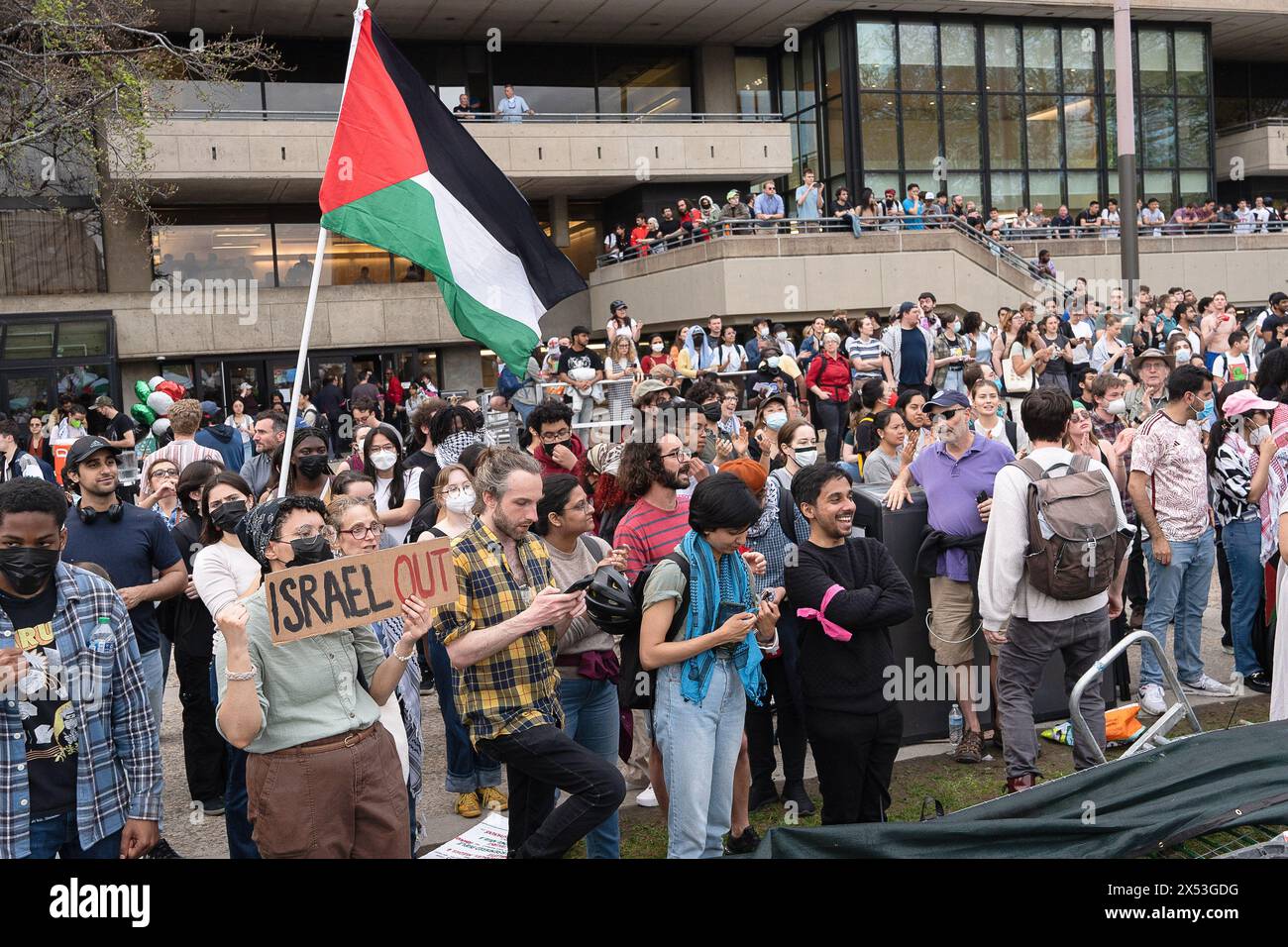 A large crowd stands outside the MIT pro-Palestine encampment during the rally. Rallies continue at the Massachusetts Institute of Technology, or MIT, campus now three weeks since the pro-Palestine protesters started an encampment. Student protesters are demanding that MIT divest all involvement from the Israeli military and businesses that have ties with the ongoing war in Gaza. On May 6, 2024, MIT President Sally Kornbluth gave students a 2:30 PM EST deadline to leave the encampment or face school suspension. While a half dozen students remained in the encampment, a rally grew in size outsid Stock Photo