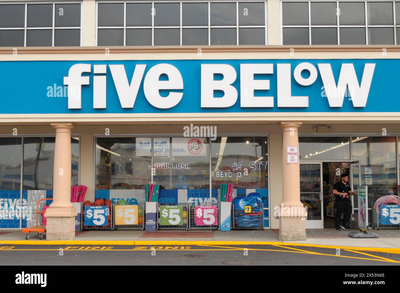 New York, United States. 06th May, 2024. A Five Below store is seen in the Farmingdale neighborhood in Long Island, New York. (Photo by Jimin Kim/SOPA Images/Sipa USA) Credit: Sipa USA/Alamy Live News Stock Photo