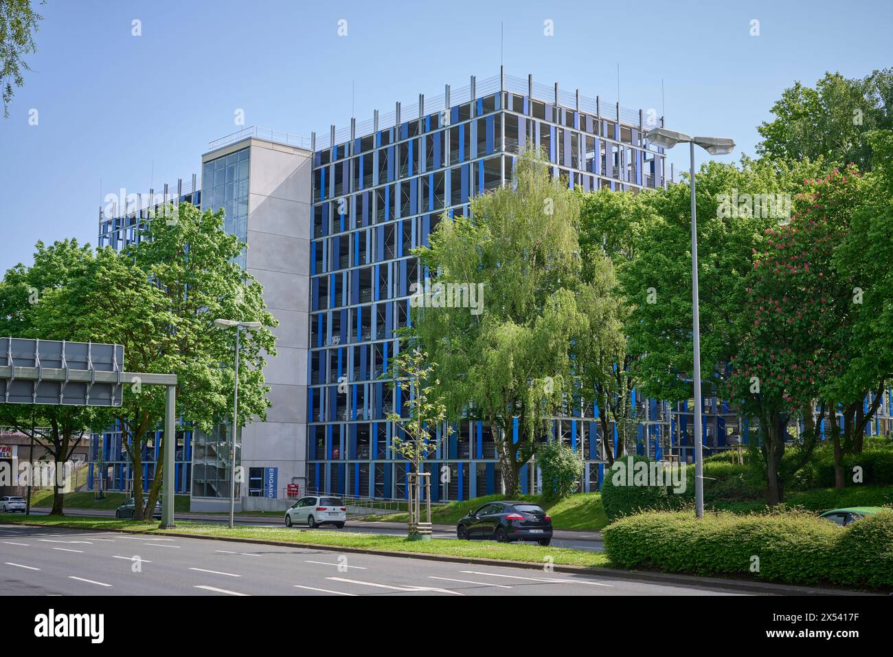 Die Essener Universität, Duisburg / Essen, hat ein neues Parkhaus. Veröffentlichungen nur für redaktionelle Zwecke.  Foto: Alamy/FotoPrensa Stock Photo