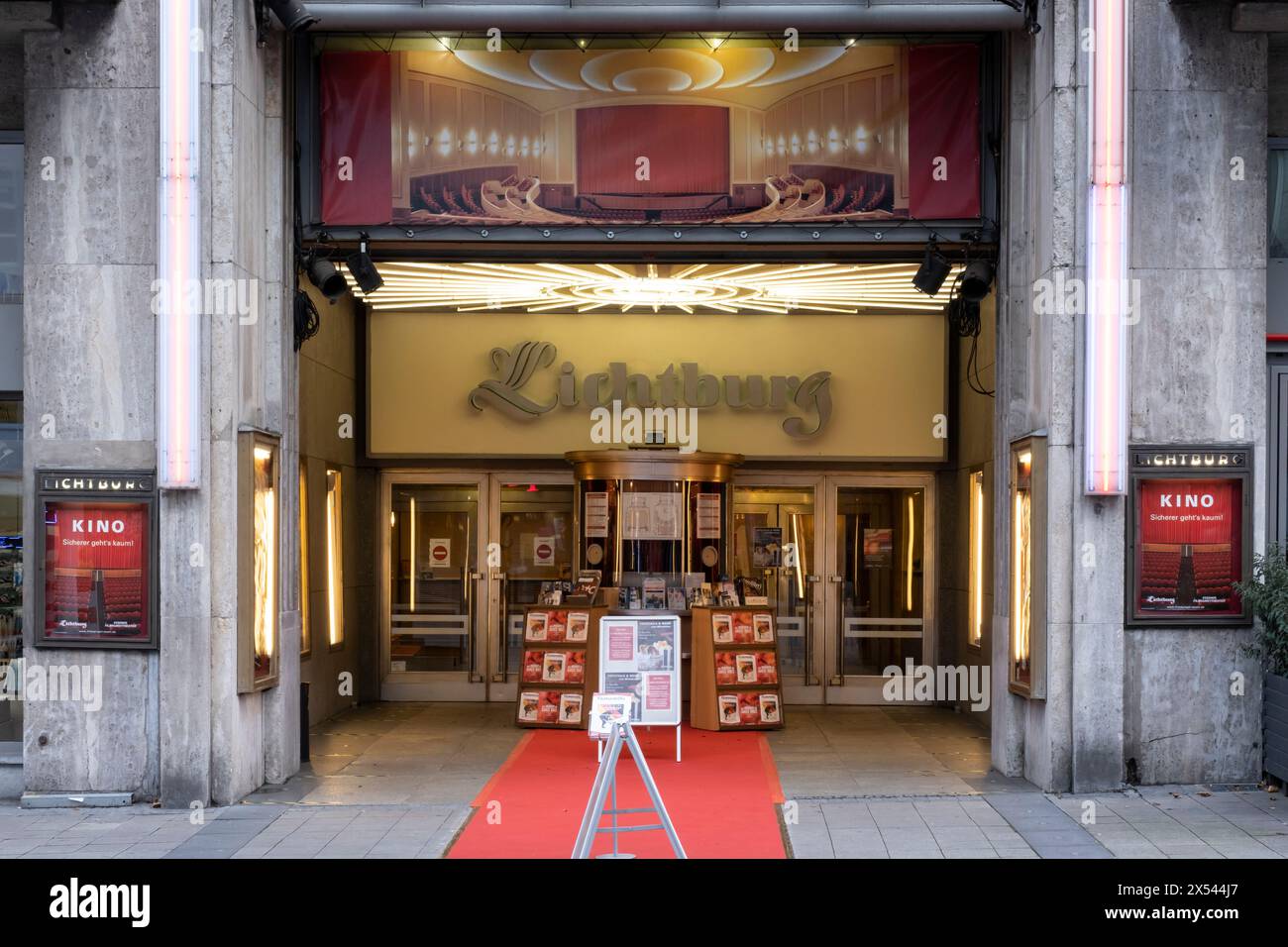 geography / travel, Germany, North Rhine-Westphalia, dinner, Ruhr area, dinner, Lichtburg, ADDITIONAL-RIGHTS-CLEARANCE-INFO-NOT-AVAILABLE Stock Photo