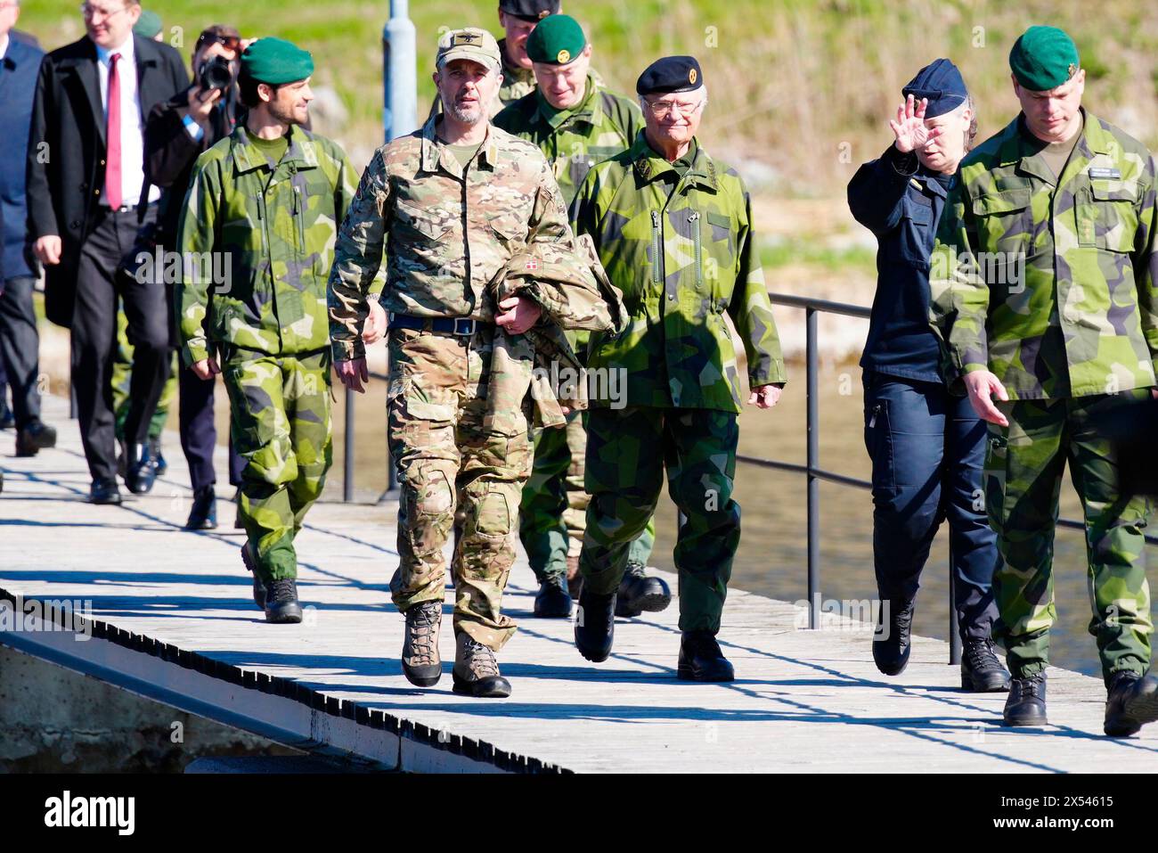 Stockholm, Sweden. 07th May, 2024. King Frederik X, together with King Carl XVI Gustaf, visits Stockholm's amphibious regiment at the naval station Berga, Tuesday, May 7, 2024. During the visit, the king and the Swedish king are shown a Combat Boat 90 and various naval capabilities at sea. In addition, they have the opportunity to talk to Swedish attack divers. On Monday and Tuesday, the Danish royal couple will make their first state visit to Sweden. Credit: Ritzau/Alamy Live News Stock Photo