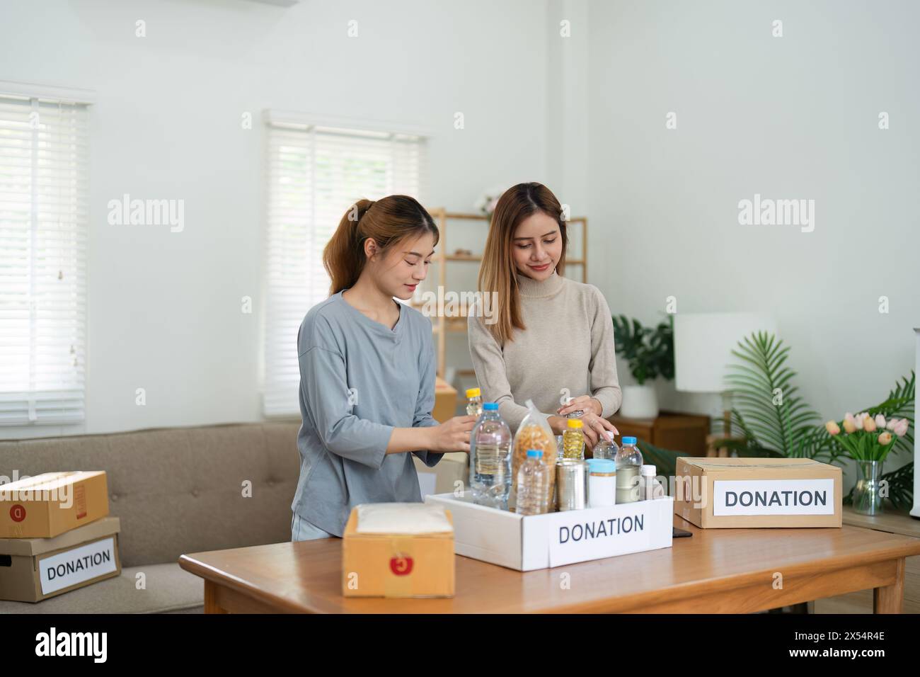 Children food drive box hi-res stock photography and images - Alamy