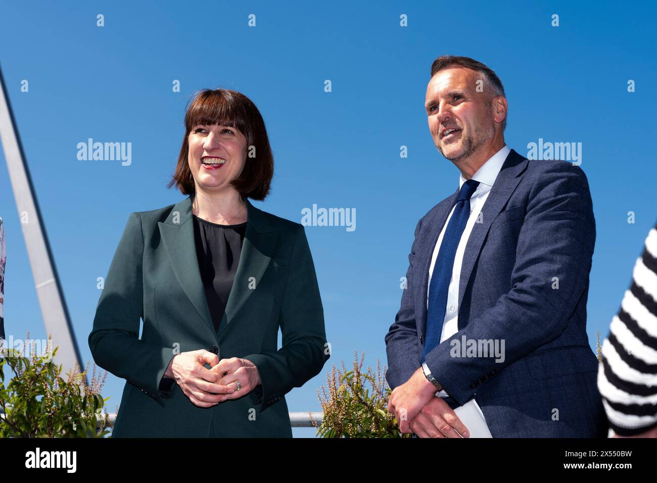 Shadow chancellor Rachel Reeves talks with leaders of small businesses at the Association of British Insurers in the City of London. Picture date: Tuesday May 7, 2024. Stock Photo
