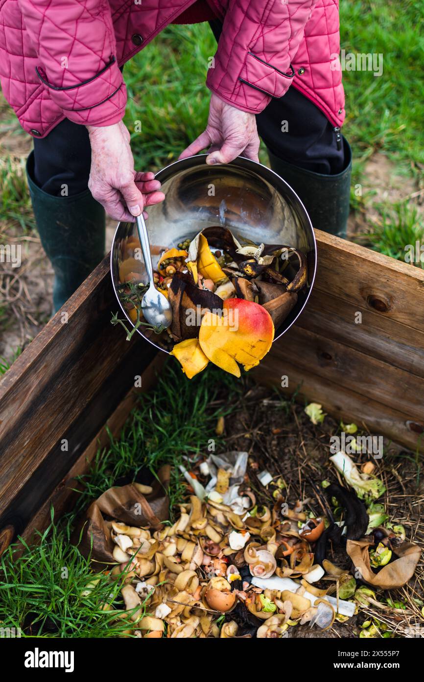 Person who put in a composter some kitchen waste like vegetables