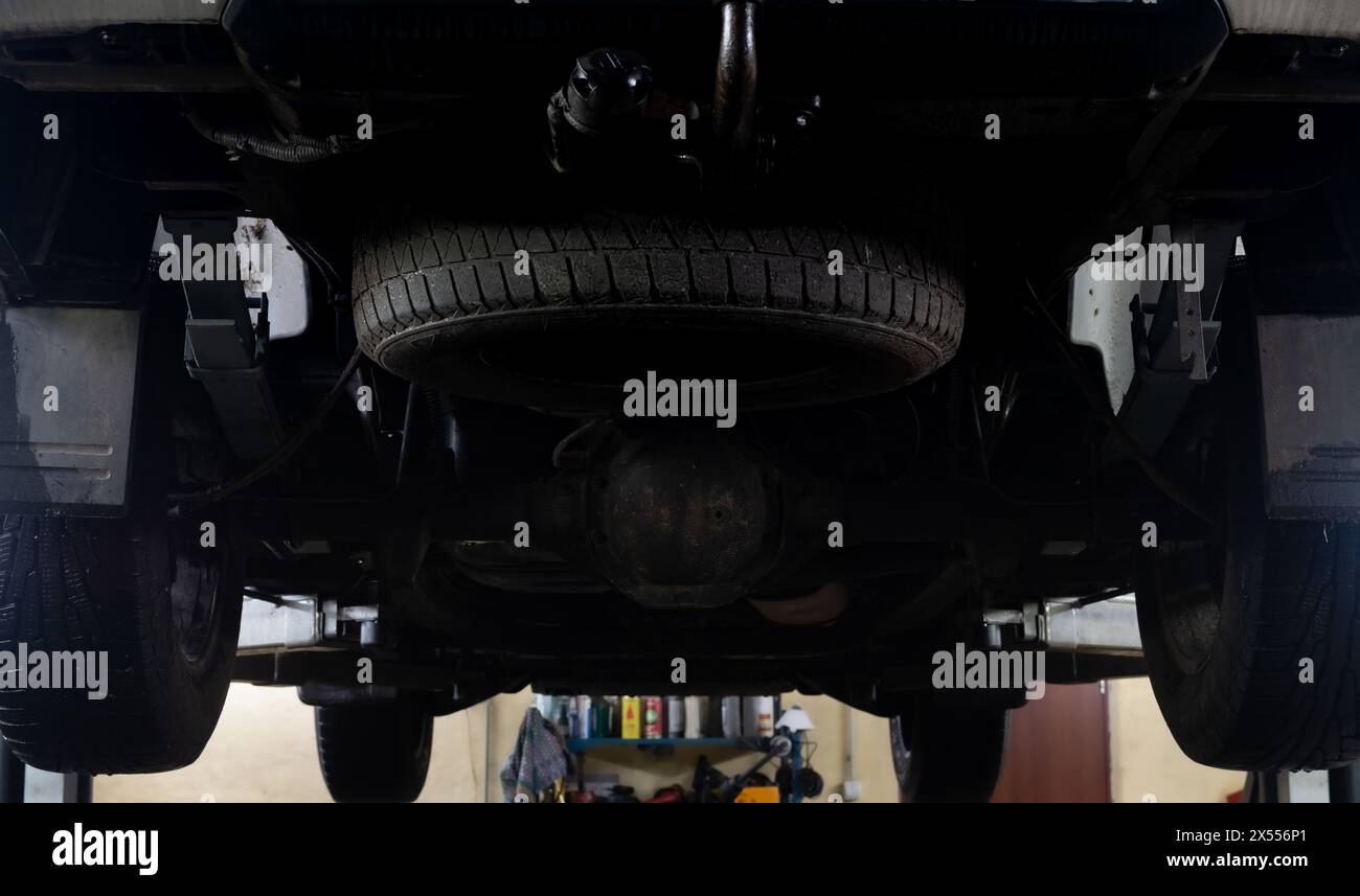 Automotive lift hi-res stock photography and images - Alamy