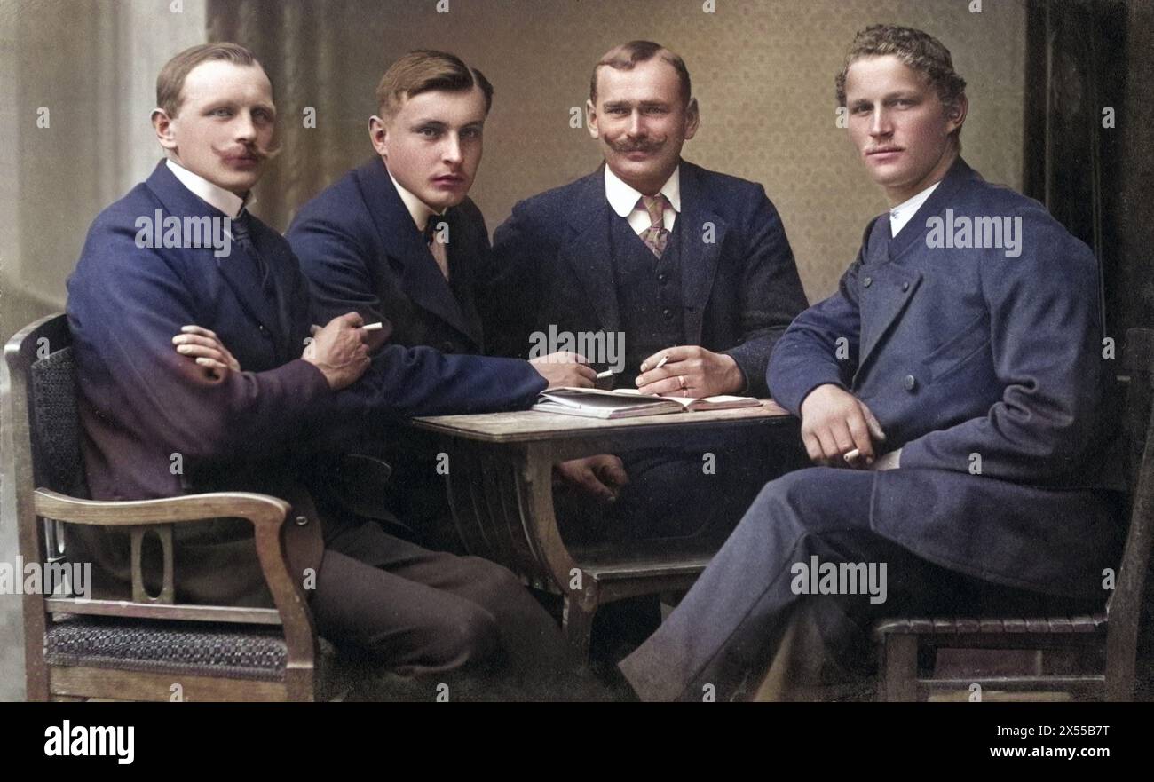 people, men, portrait / half length 1900s, four man sitting at a table, 1900, ADDITIONAL-RIGHTS-CLEARANCE-INFO-NOT-AVAILABLE Stock Photo