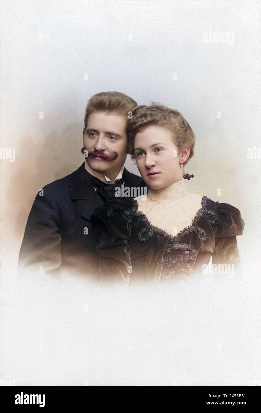 1930 fashion circa hi-res stock photography and images - Alamy