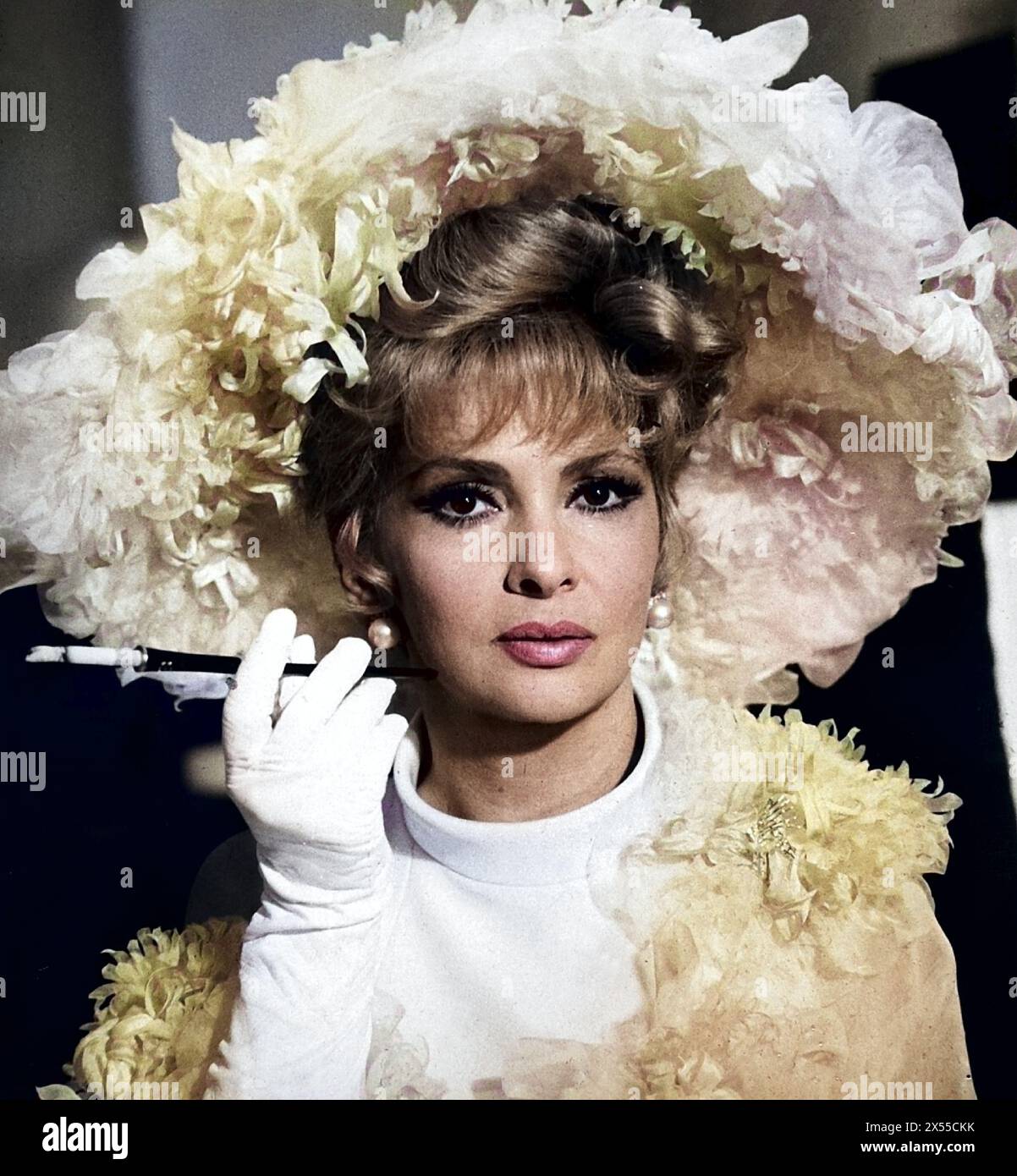 Cigarette actress 1960s hi-res stock photography and images
