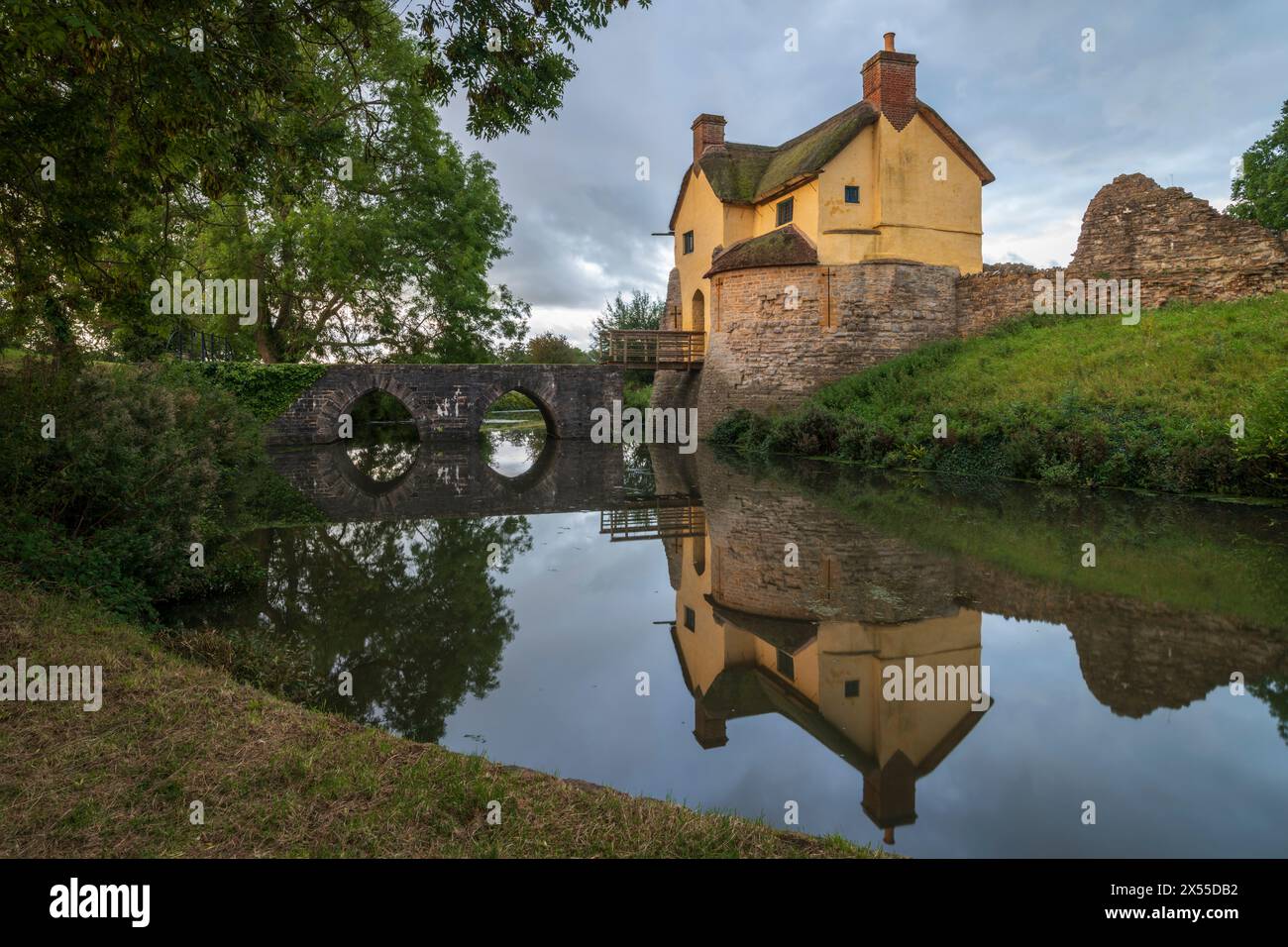stogursey-castle-thatched-gatehouse-stogursey-somerset-england