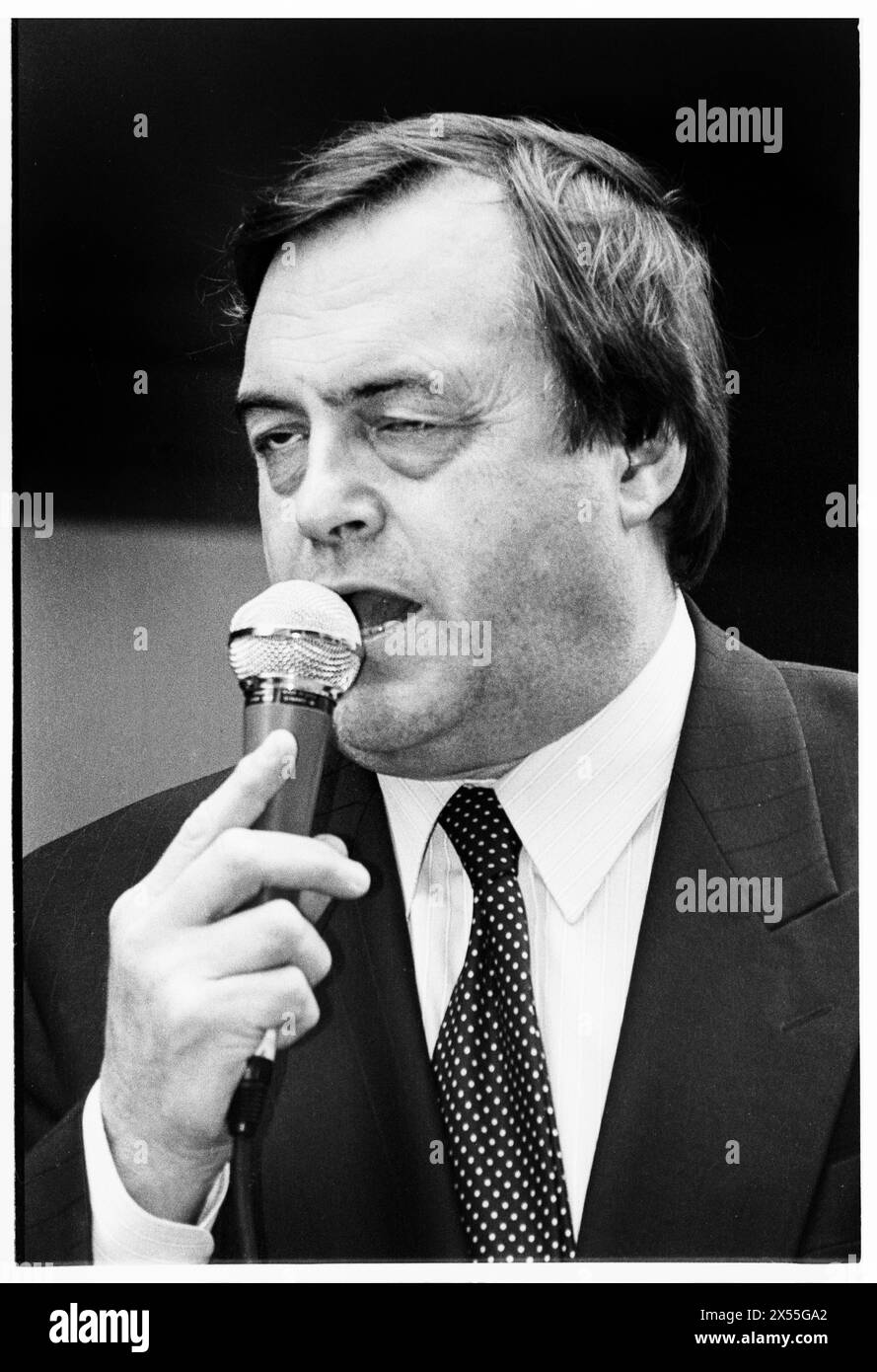 JOHN PRESCOTT, DEPUTY LEADER, LABOUR PARTY, 1995: Deputy Leader of the Labour Party John Pescott makes a passionate speech campaigning for New Labour on the Rolling Rose Tour at St David's Hall in Cardiff, Wales UK on 5 July 1995. The Rolling Rose Tour was a series of hustings designed to increase Labour Party membership while in opposition.  Photo: Rob Watkins.  INFO: John Prescott, a British politician born in Prestatyn Wales in 1938, served as Deputy Prime Minister under Tony Blair from 1997 to 2007. A prominent figure in the Labour Party, he championed social justice and environmental caus Stock Photo